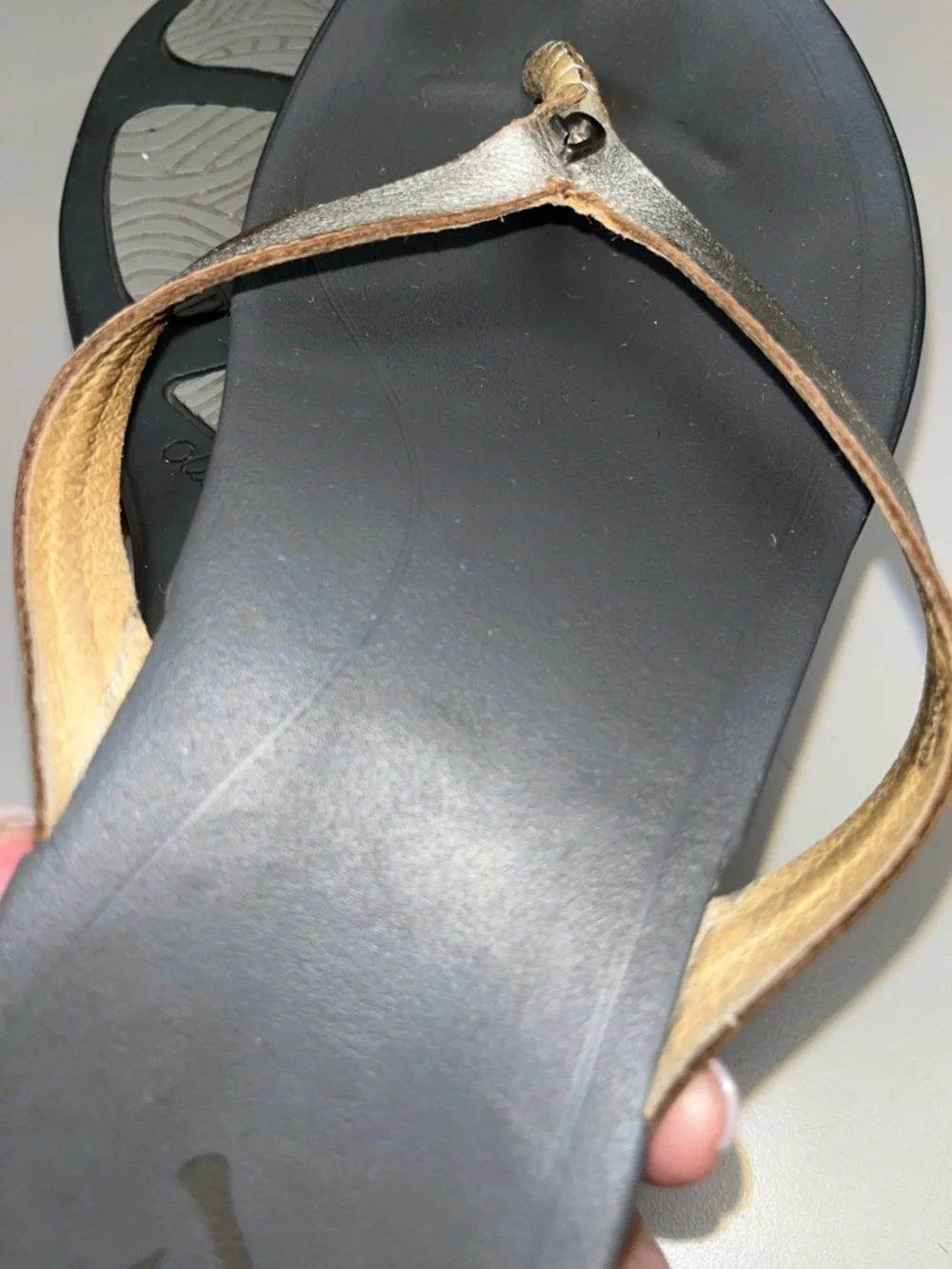 OluKai Metallic Gold Strap Gray Footbed Sandals Size 7